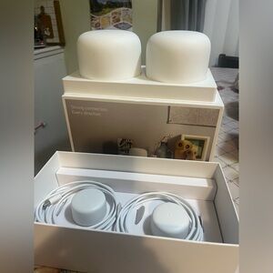 Google NEST WIFI ROUTER‎ AND POINT SYSTEM IN THE COLOR SNOW